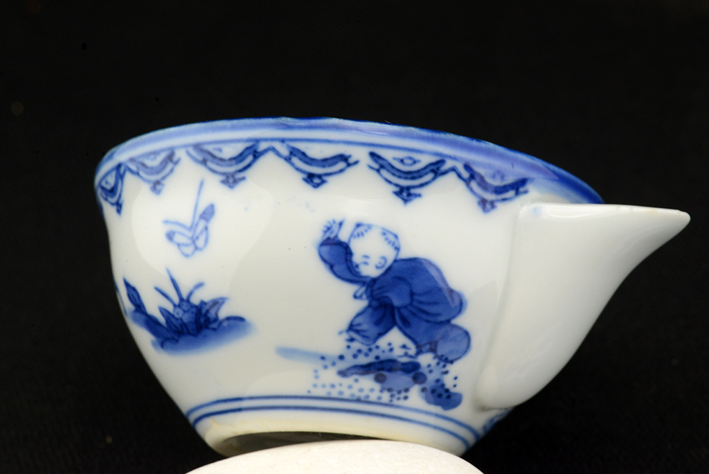 Nabeshima hand painted hoihin japanese  tea pot